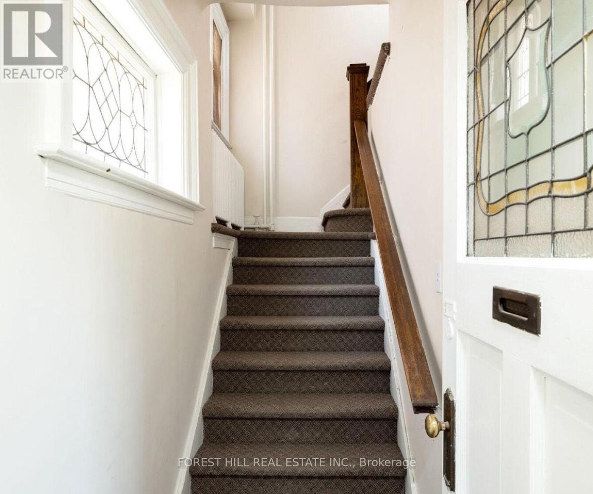Photo 4 of 2nd Floor 303 Lonsdale Road, Toronto ON