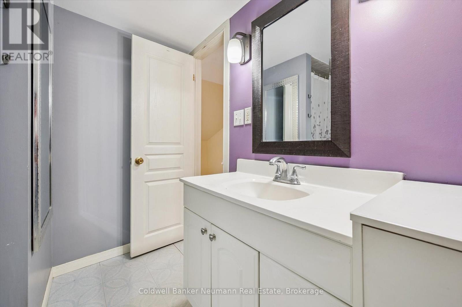 Photo 14 of 49 Dublin Street S, Guelph ON