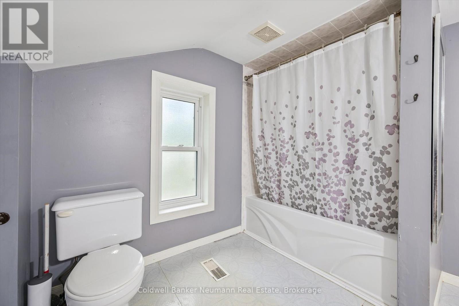 Photo 15 of 49 Dublin Street S, Guelph ON