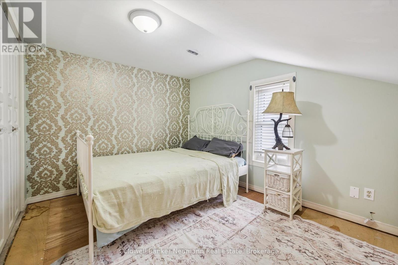 Photo 19 of 49 Dublin Street S, Guelph ON