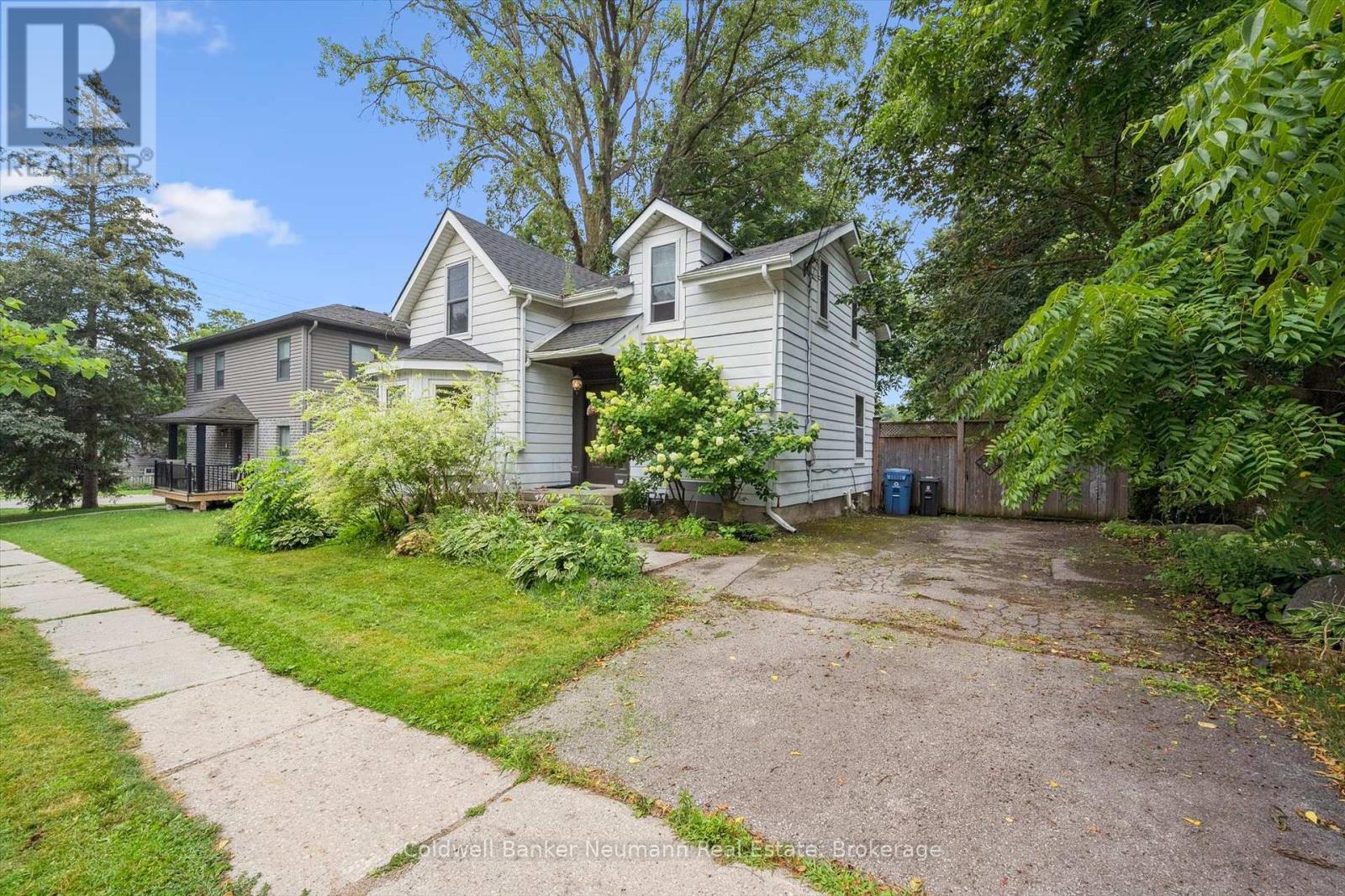 Photo 25 of 49 Dublin Street S, Guelph ON