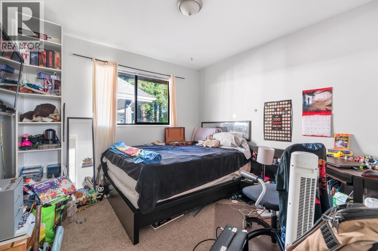 Photo 3 of 3003 Sunnyhurst Road, North Vancouver BC