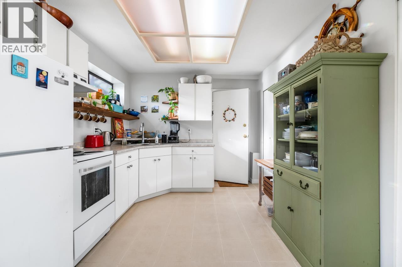 Photo 29 of 3003 Sunnyhurst Road, North Vancouver BC
