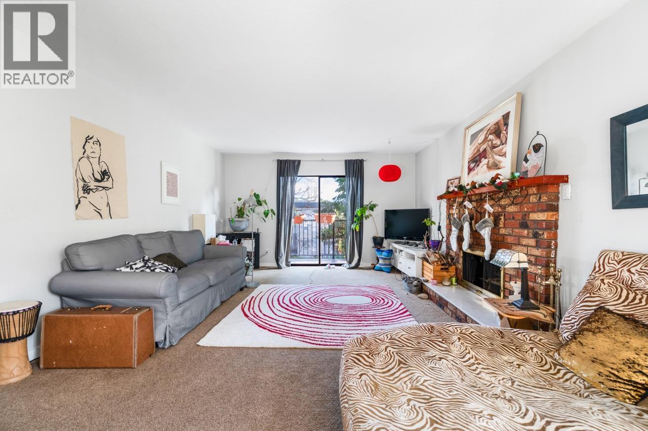 Photo 8 of 3003 Sunnyhurst Road, North Vancouver BC