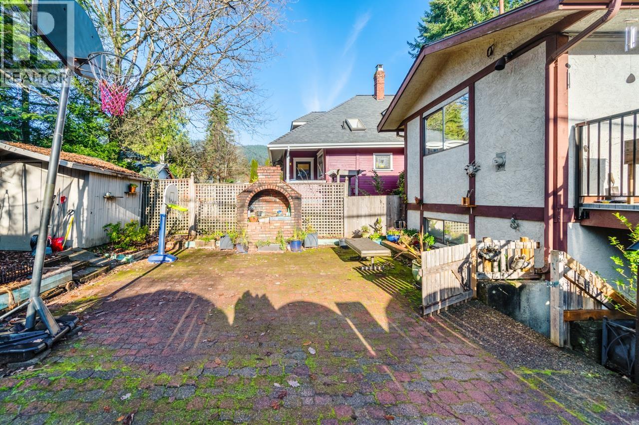 Photo 31 of 3003 Sunnyhurst Road, North Vancouver BC