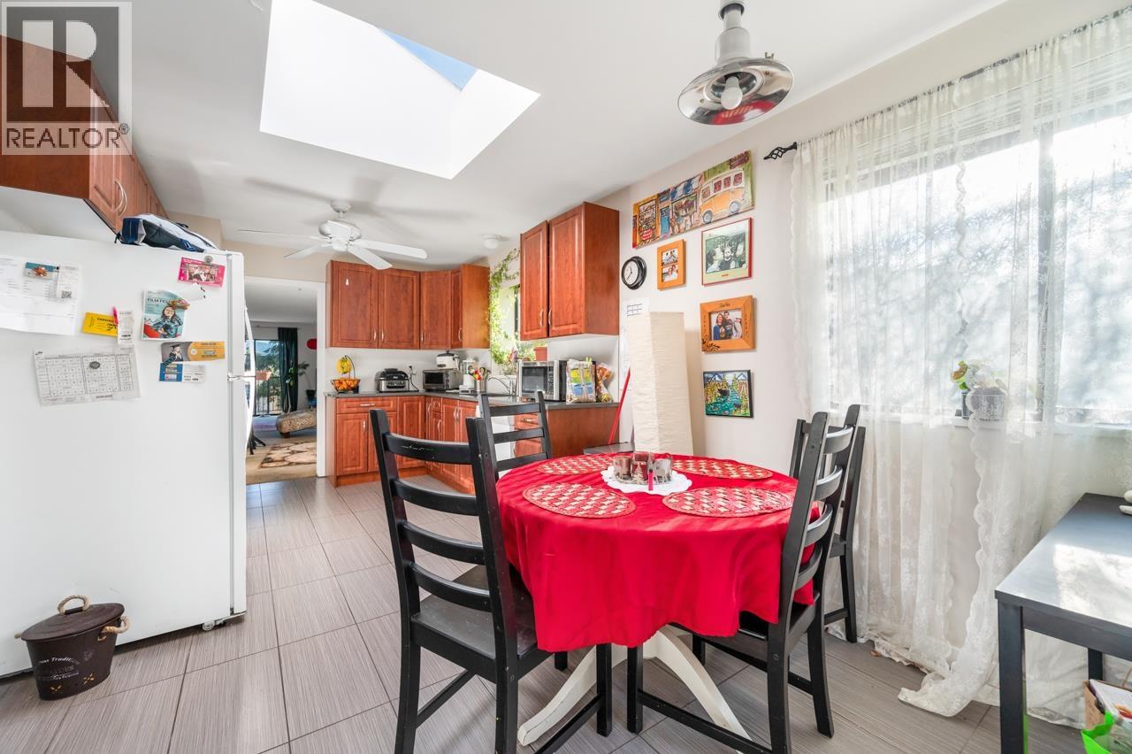 Photo 7 of 3003 Sunnyhurst Road, North Vancouver BC