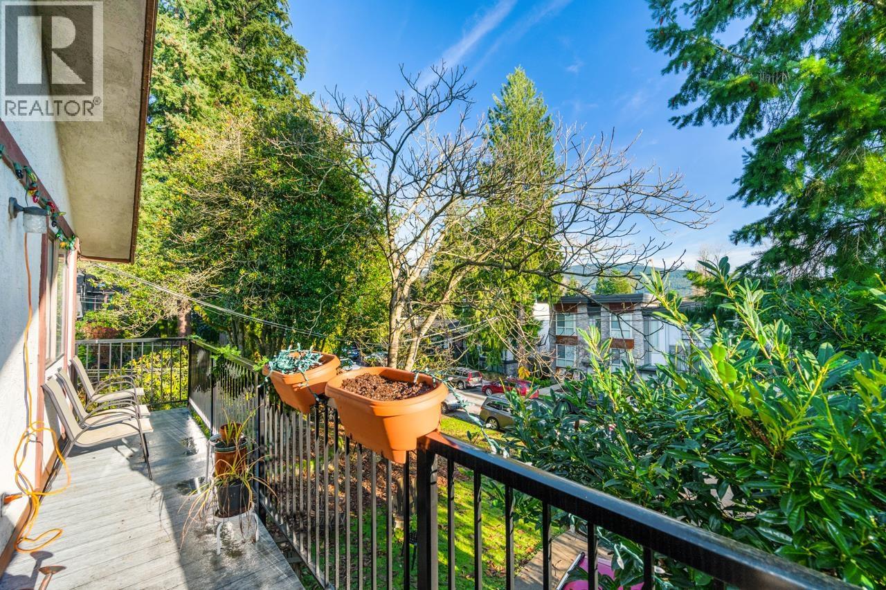 Photo 23 of 3003 Sunnyhurst Road, North Vancouver BC