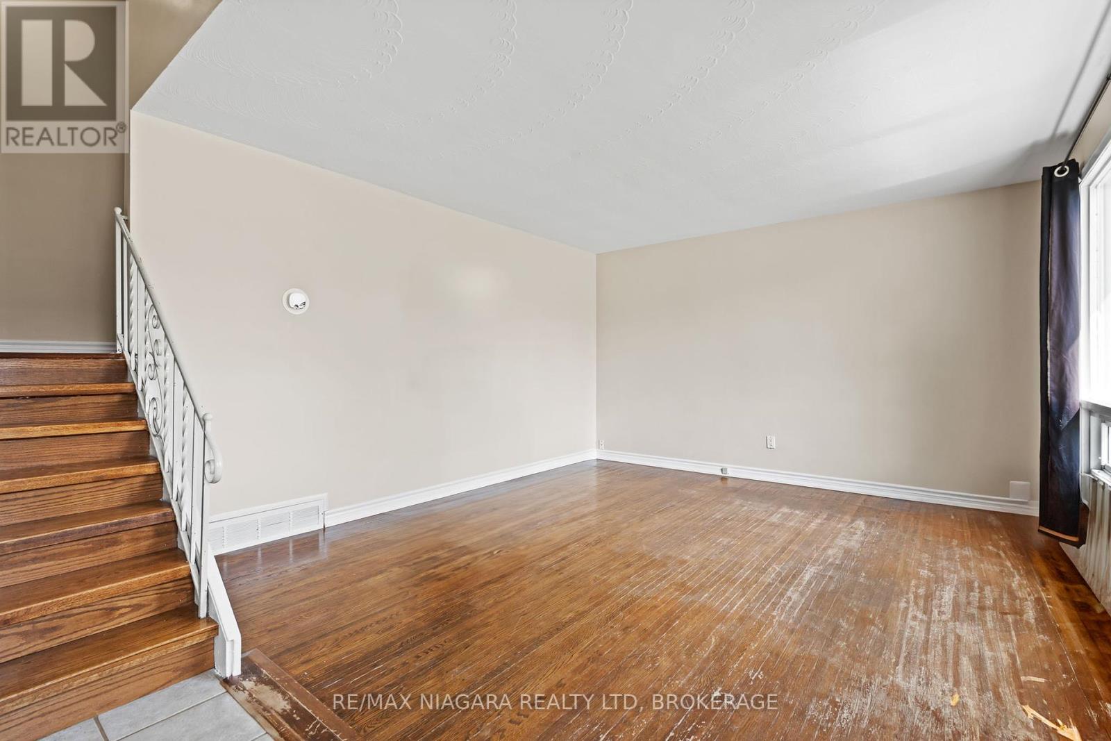 Photo 21 of 7463 Marieclaude Avenue, Niagara Falls ON