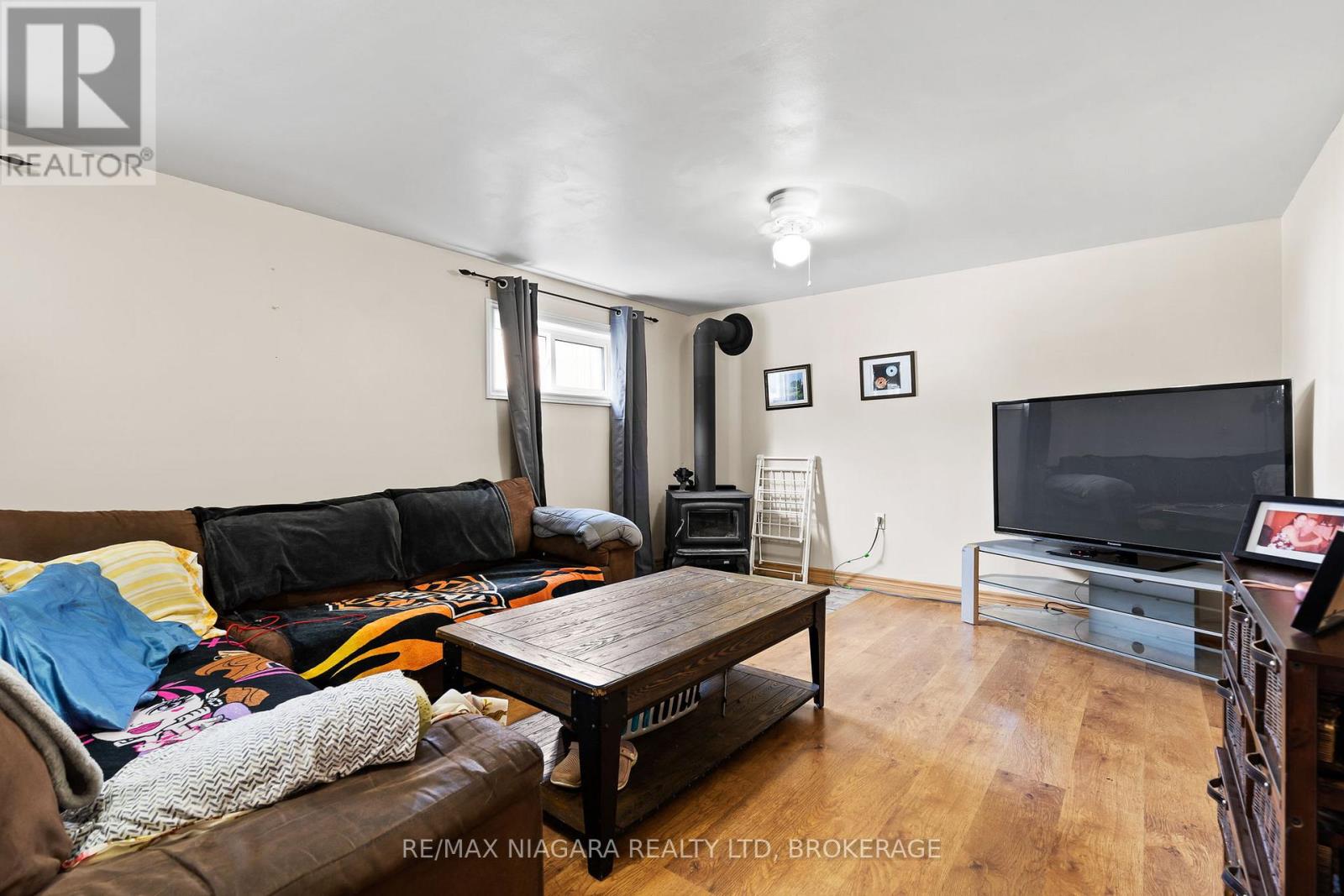 Photo 6 of 7463 Marieclaude Avenue, Niagara Falls ON
