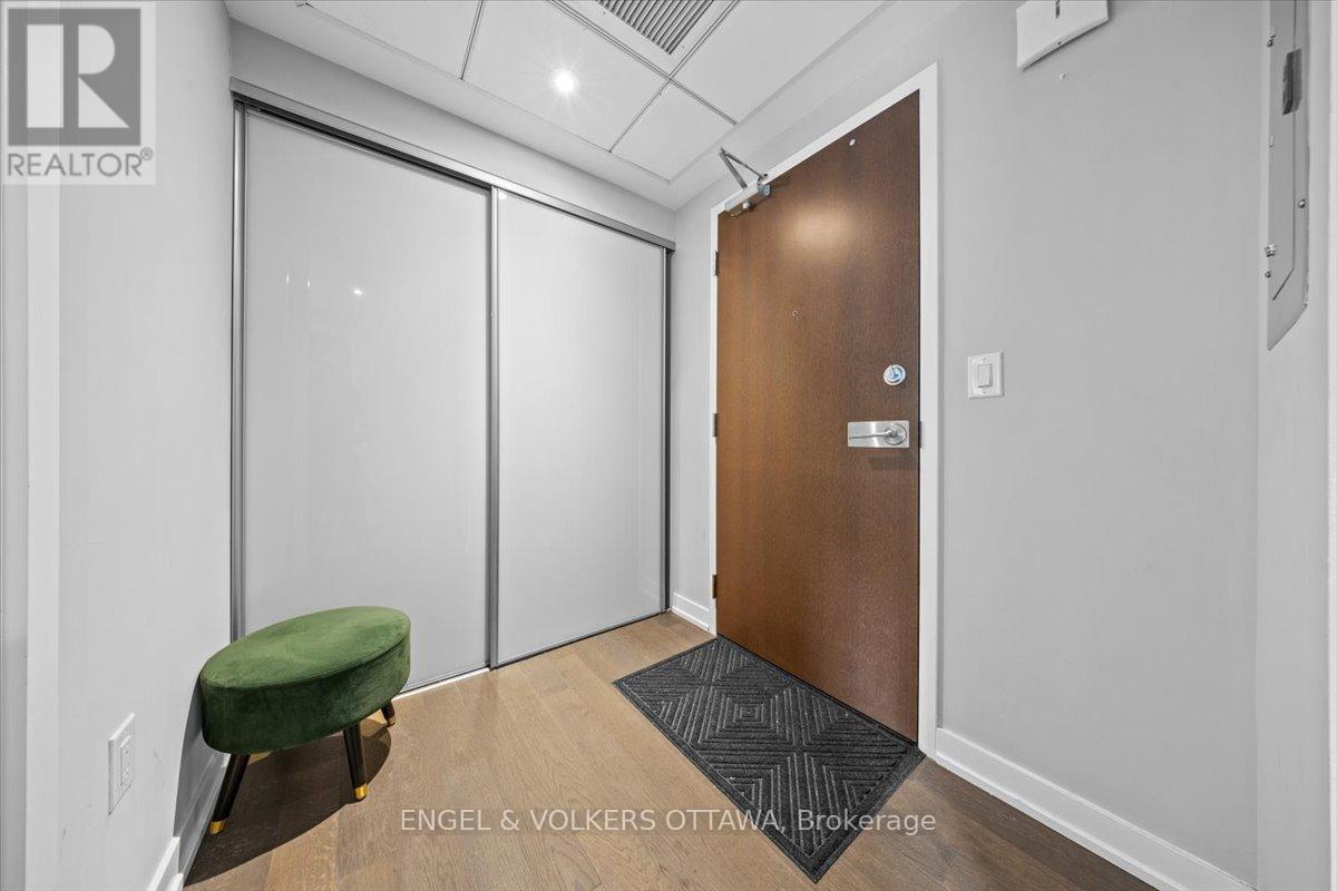 Spacious foyer