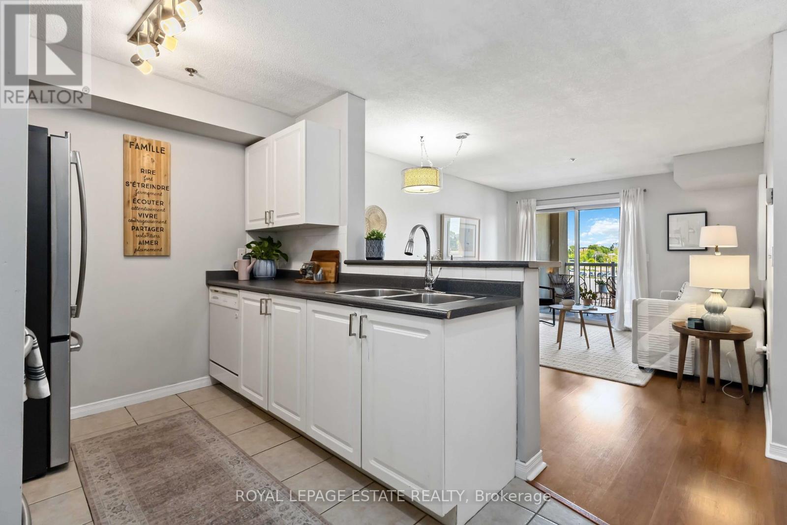 Photo 5 of 325 684 Warden Avenue, Toronto ON