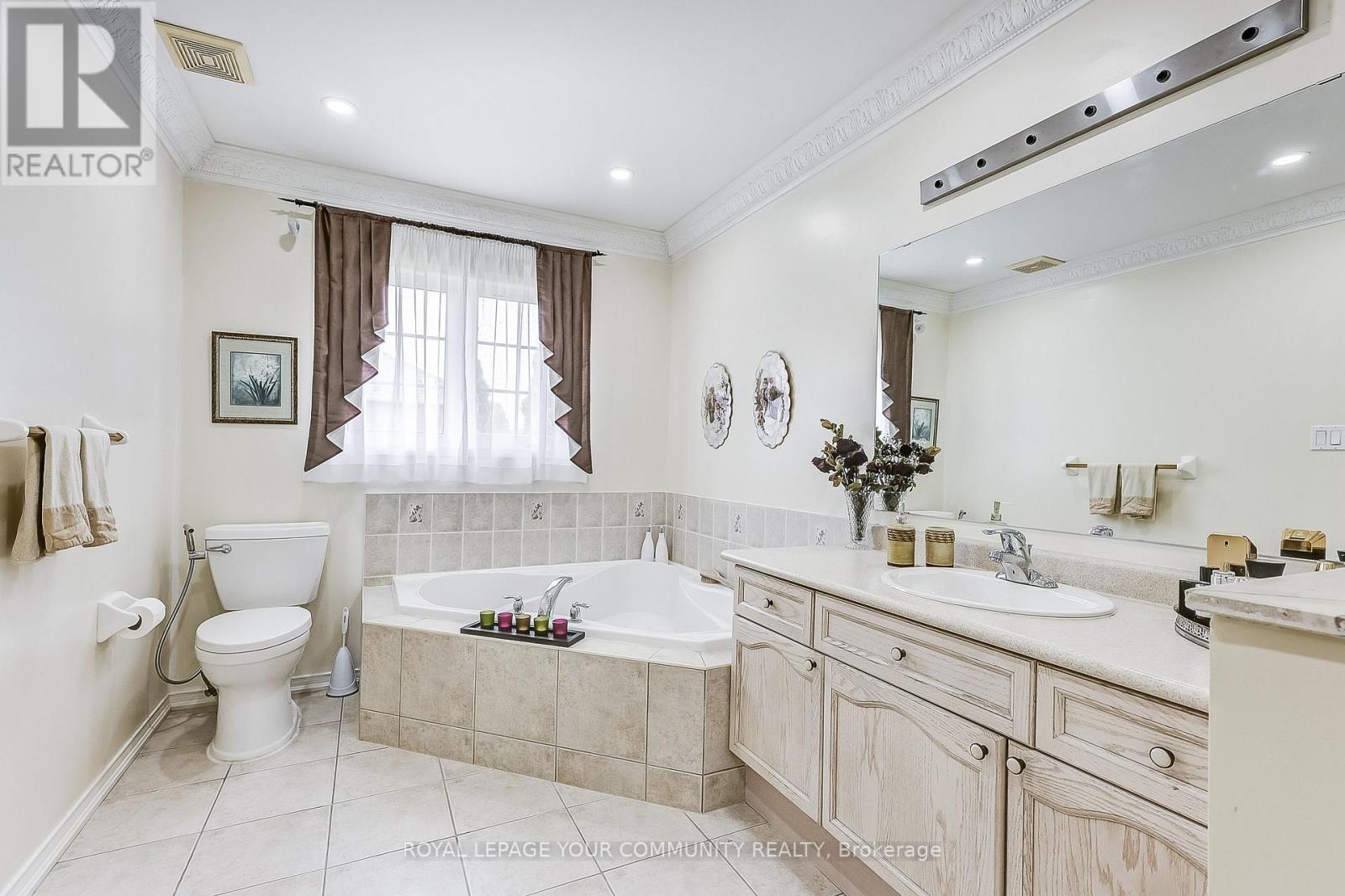 Photo 33 of 14 Poulton Avenue, Ajax ON