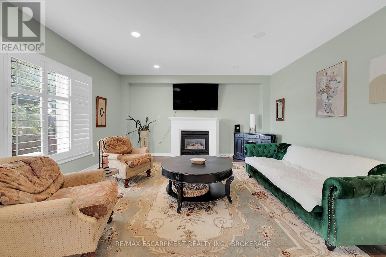 Photo 3 of 119 Dorchester Drive, Grimsby ON