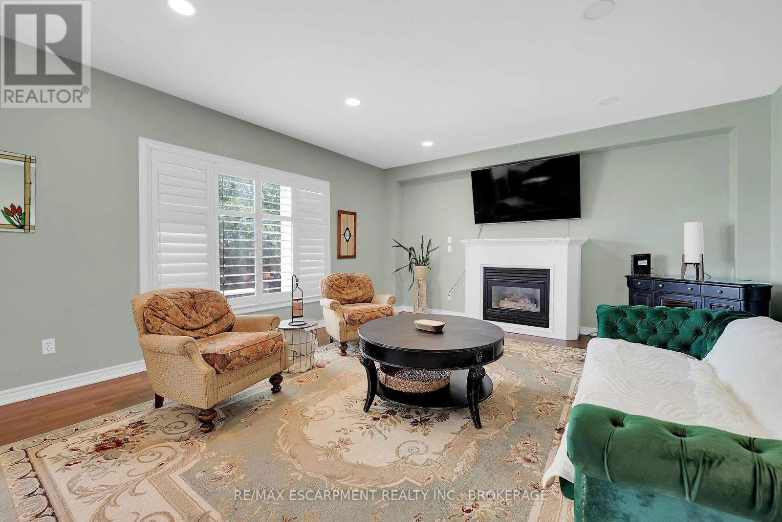 Photo 14 of 119 Dorchester Drive, Grimsby ON