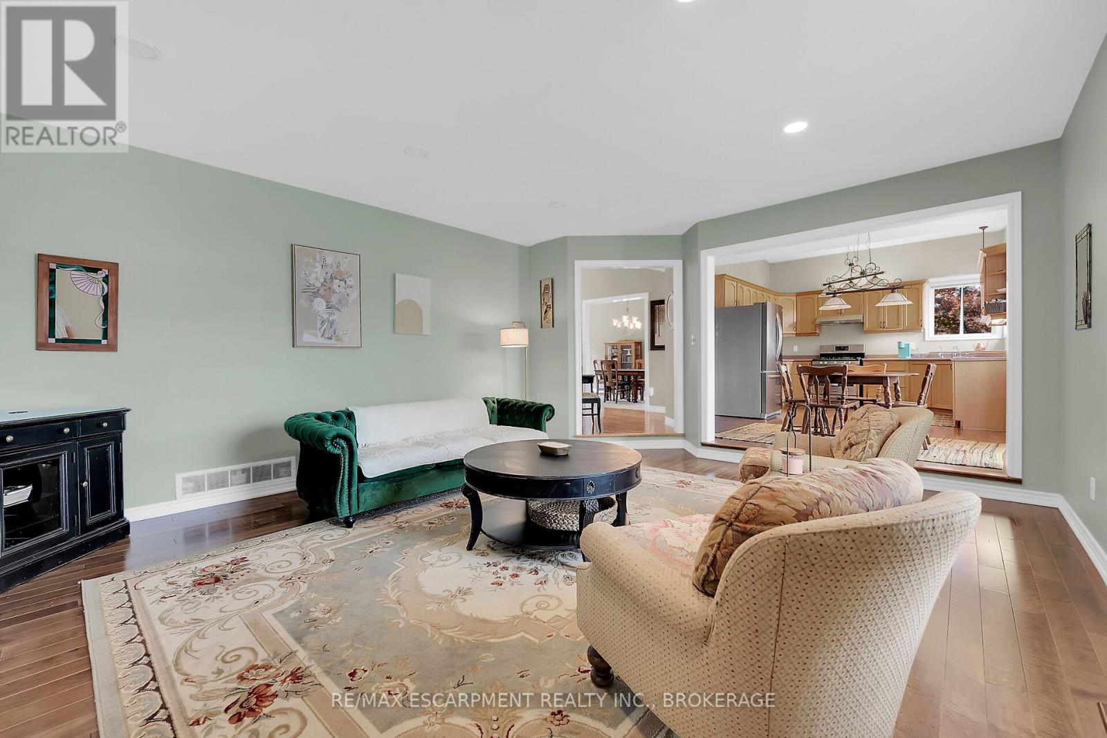 Photo 46 of 119 Dorchester Drive, Grimsby ON