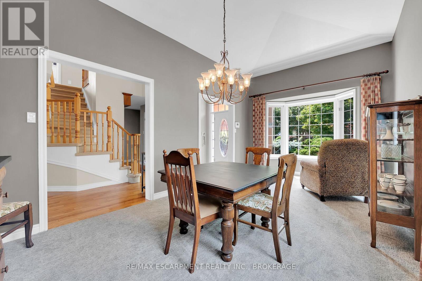 Photo 13 of 119 Dorchester Drive, Grimsby ON