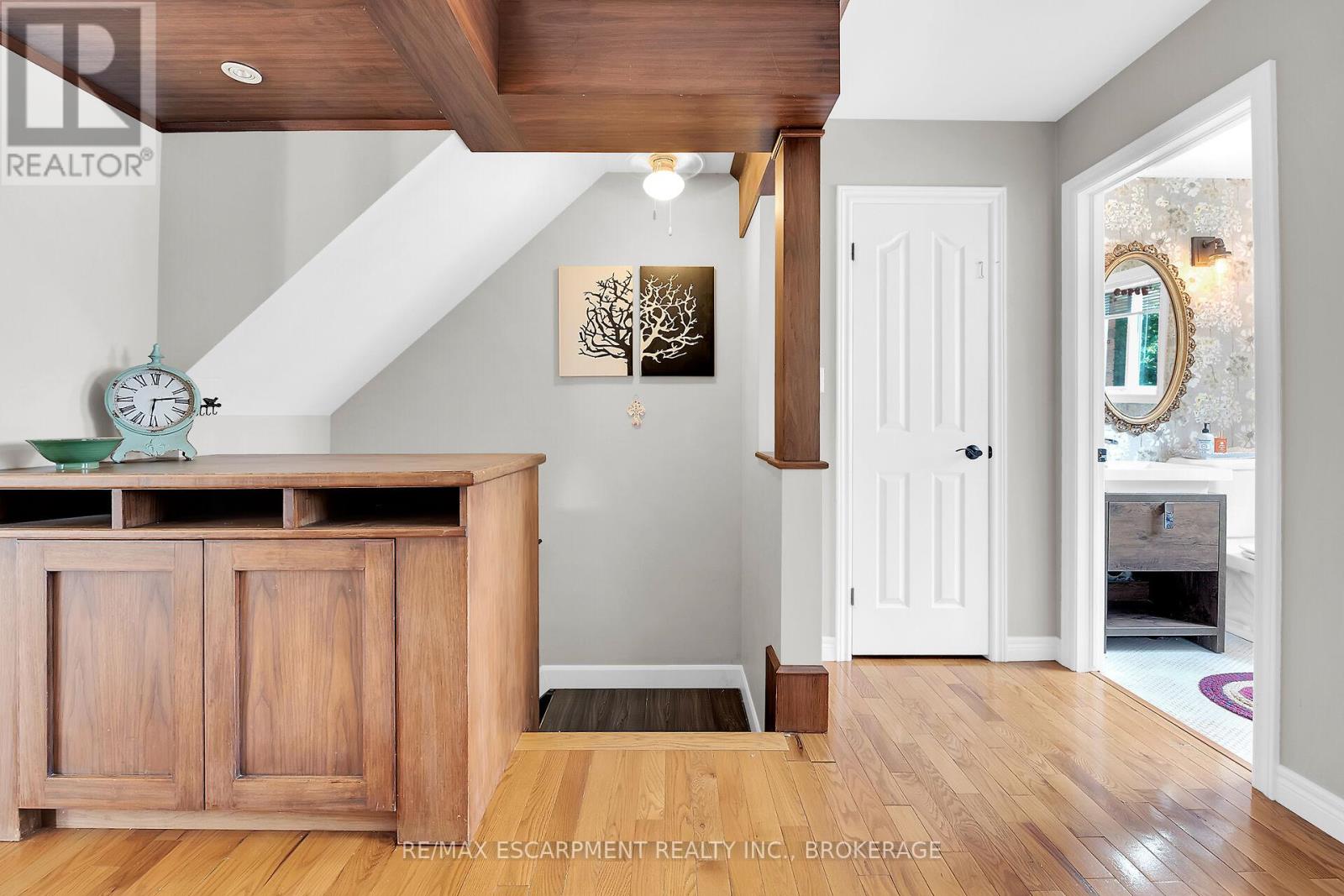 Photo 47 of 119 Dorchester Drive, Grimsby ON