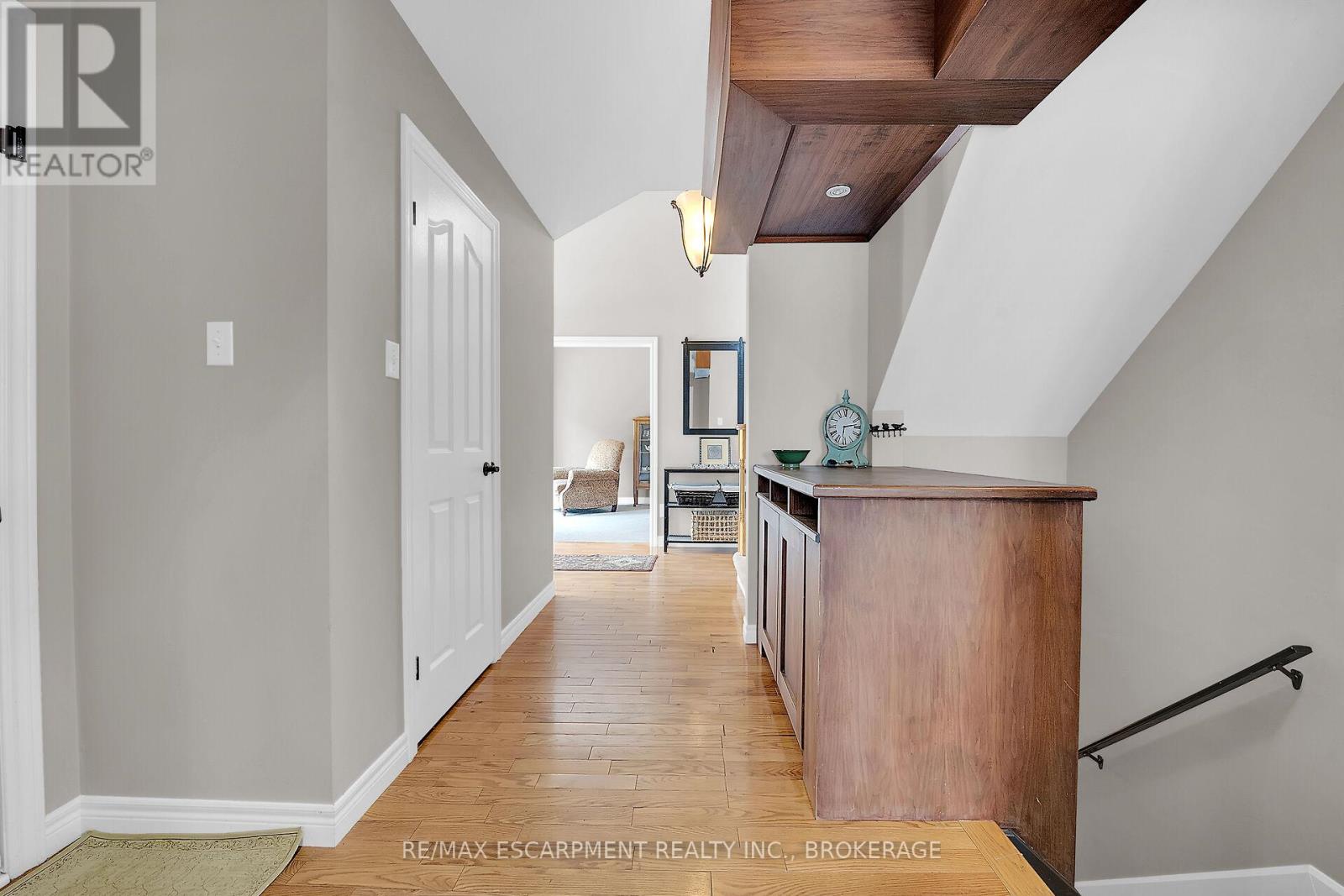 Photo 39 of 119 Dorchester Drive, Grimsby ON