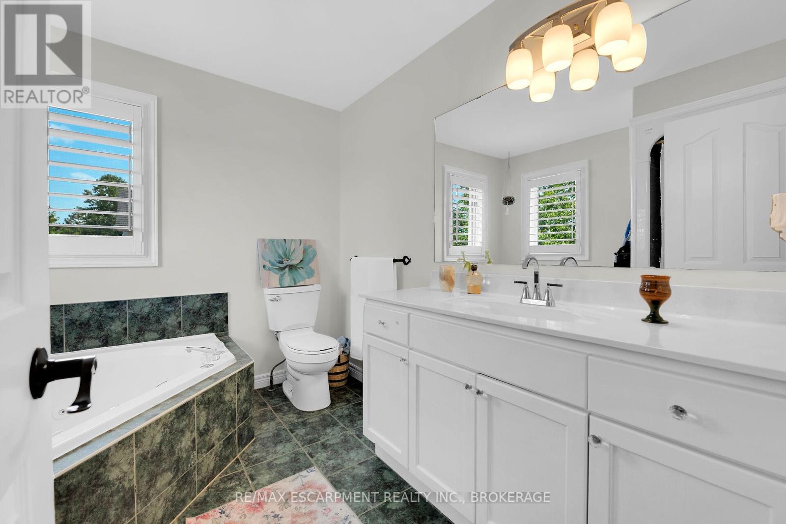Photo 50 of 119 Dorchester Drive, Grimsby ON