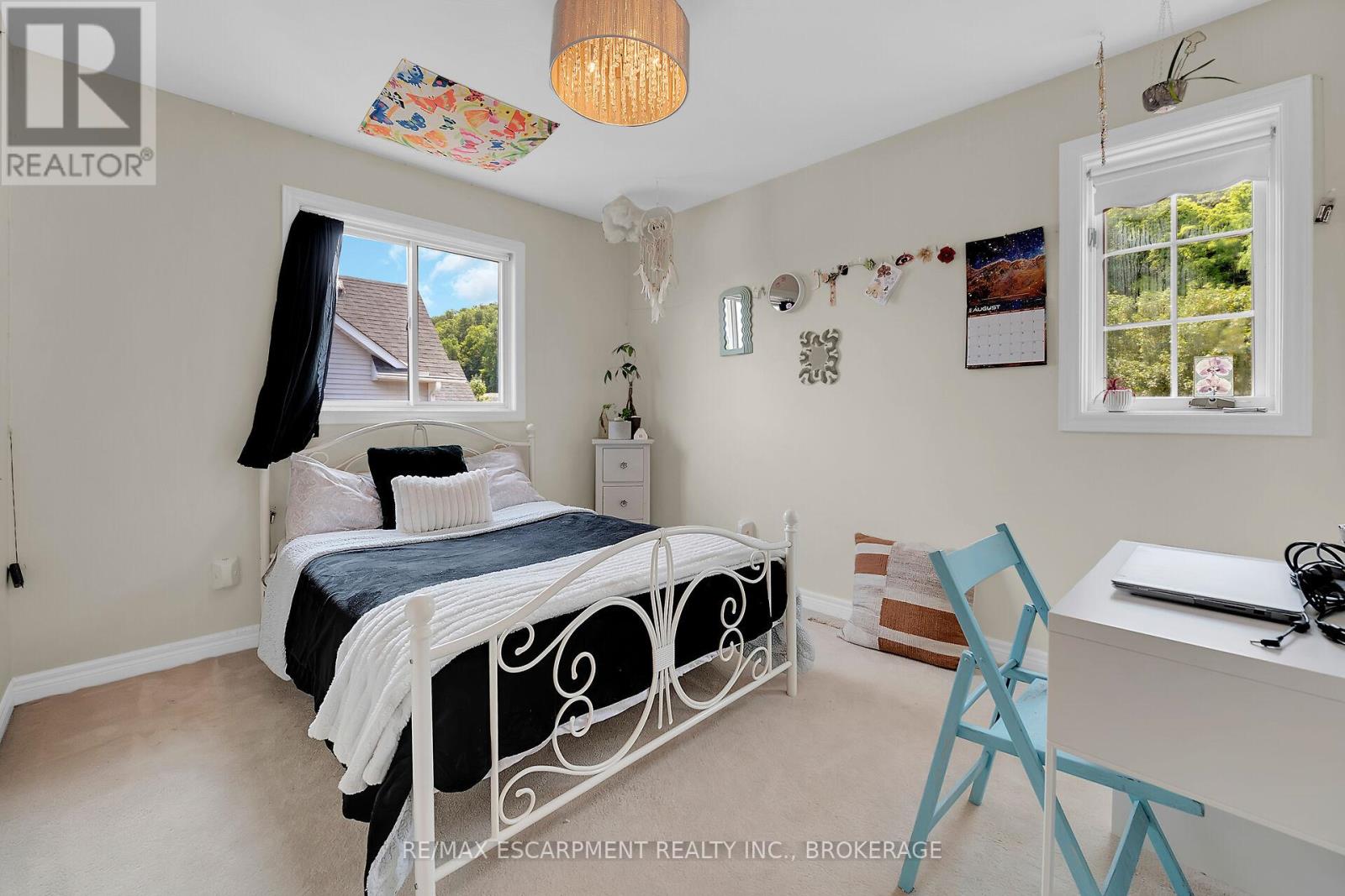 Photo 34 of 119 Dorchester Drive, Grimsby ON
