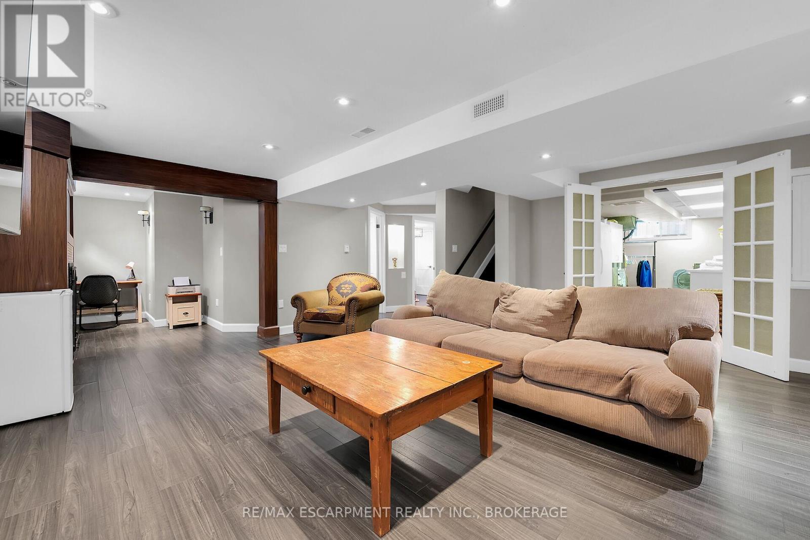 Photo 27 of 119 Dorchester Drive, Grimsby ON