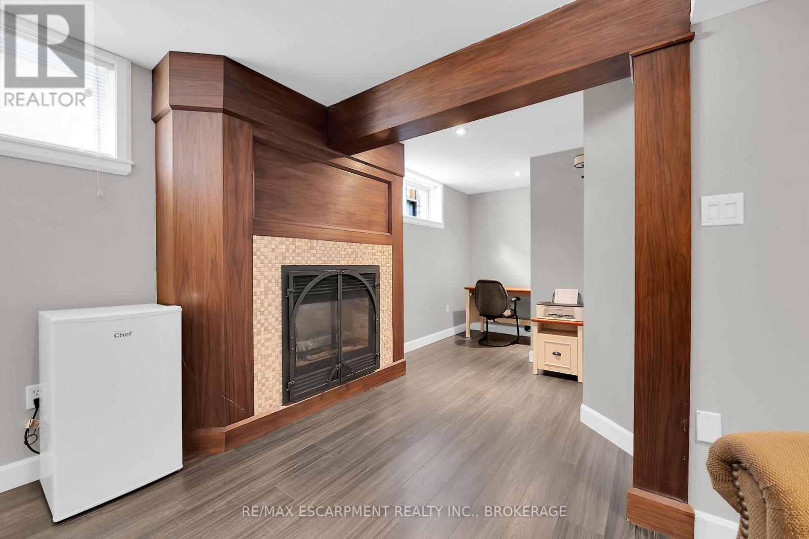 Photo 4 of 119 Dorchester Drive, Grimsby ON