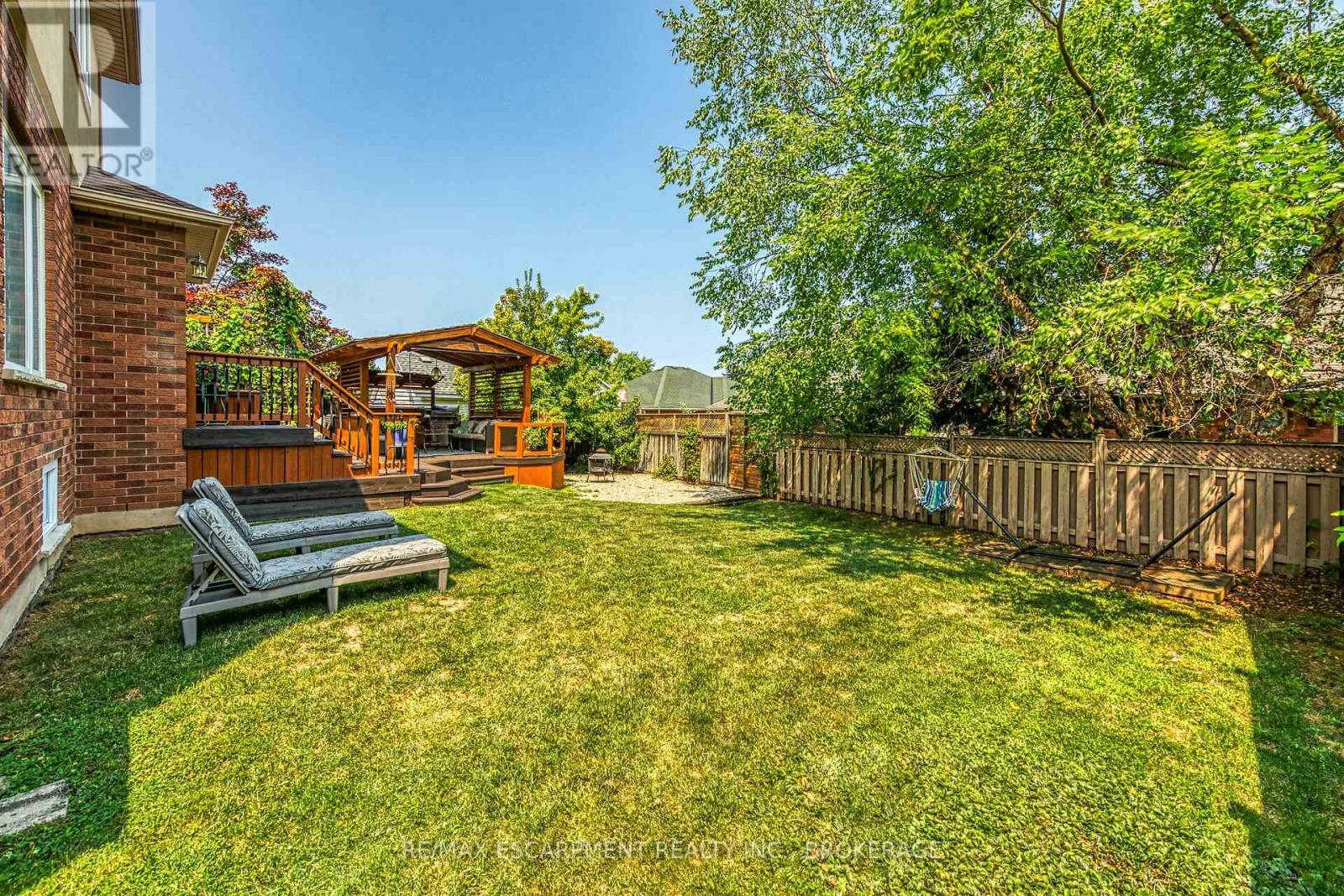 Photo 6 of 119 Dorchester Drive, Grimsby ON