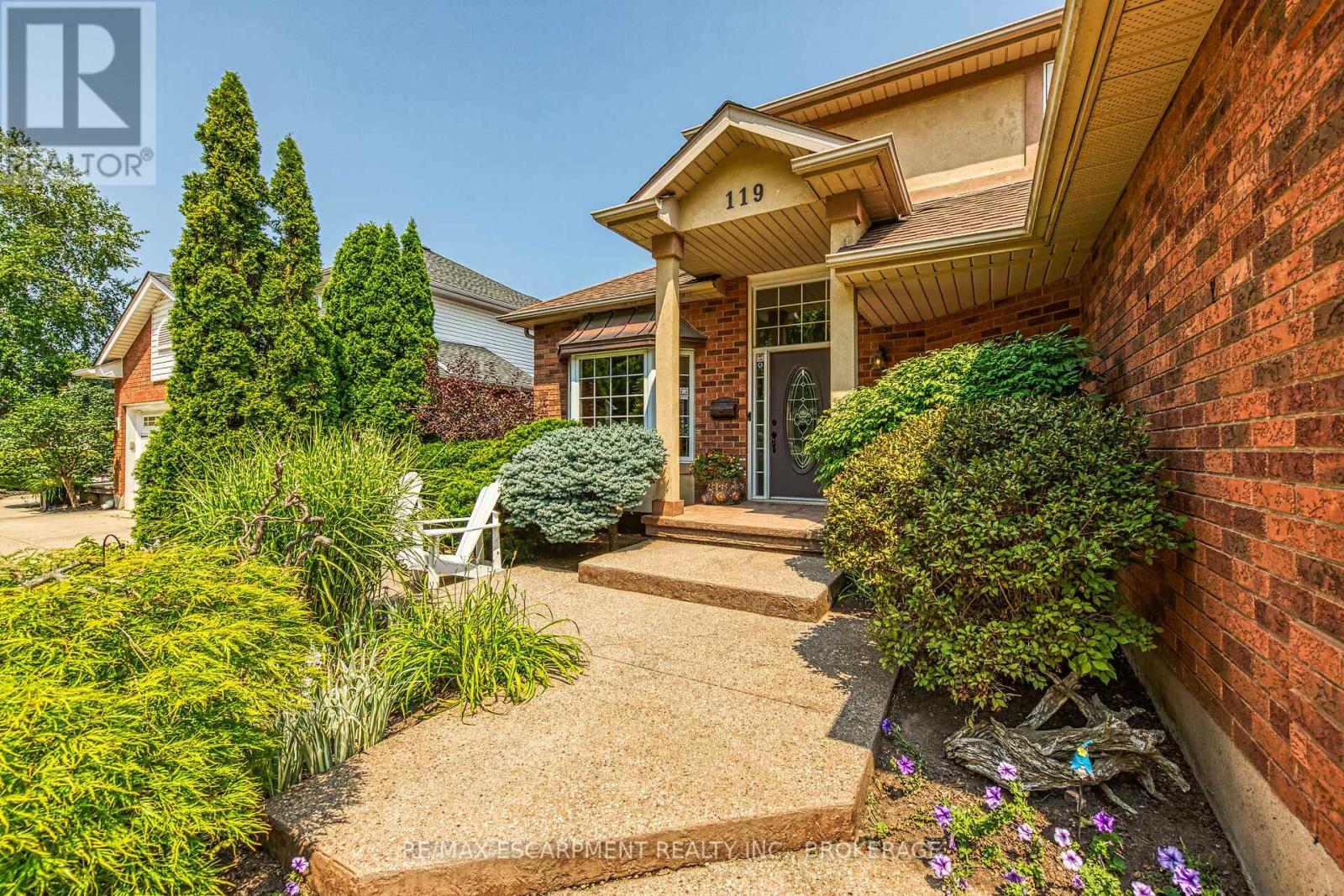 Photo 38 of 119 Dorchester Drive, Grimsby ON