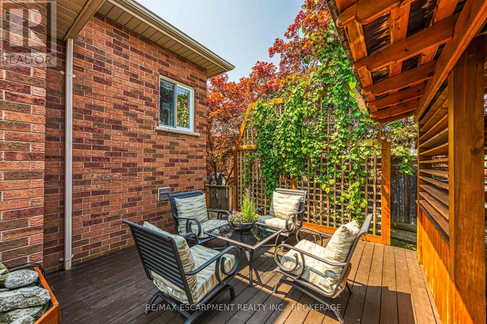 Photo 17 of 119 Dorchester Drive, Grimsby ON