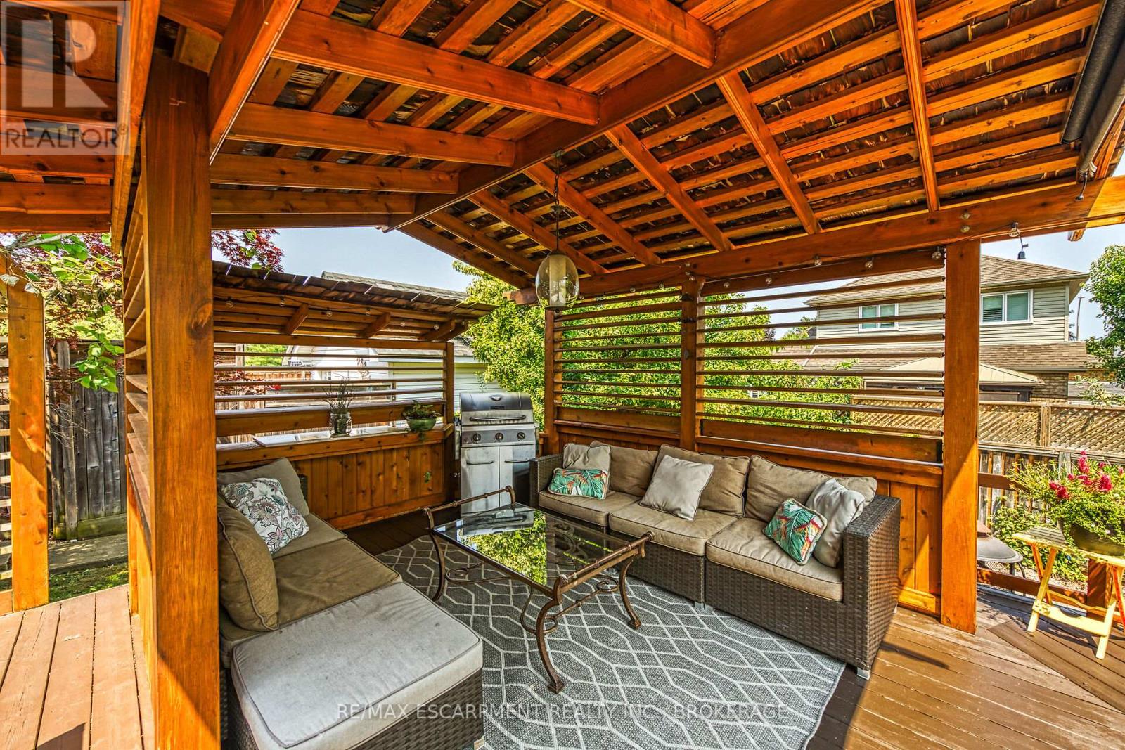 Photo 35 of 119 Dorchester Drive, Grimsby ON