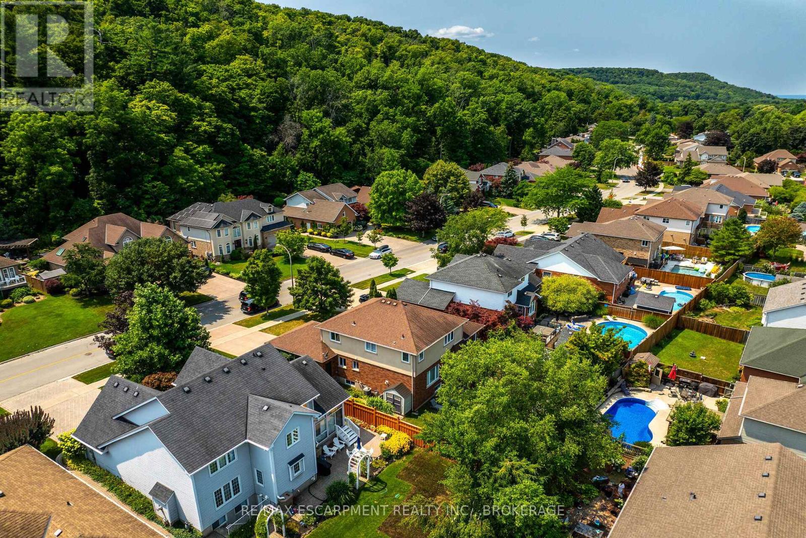 Photo 18 of 119 Dorchester Drive, Grimsby ON