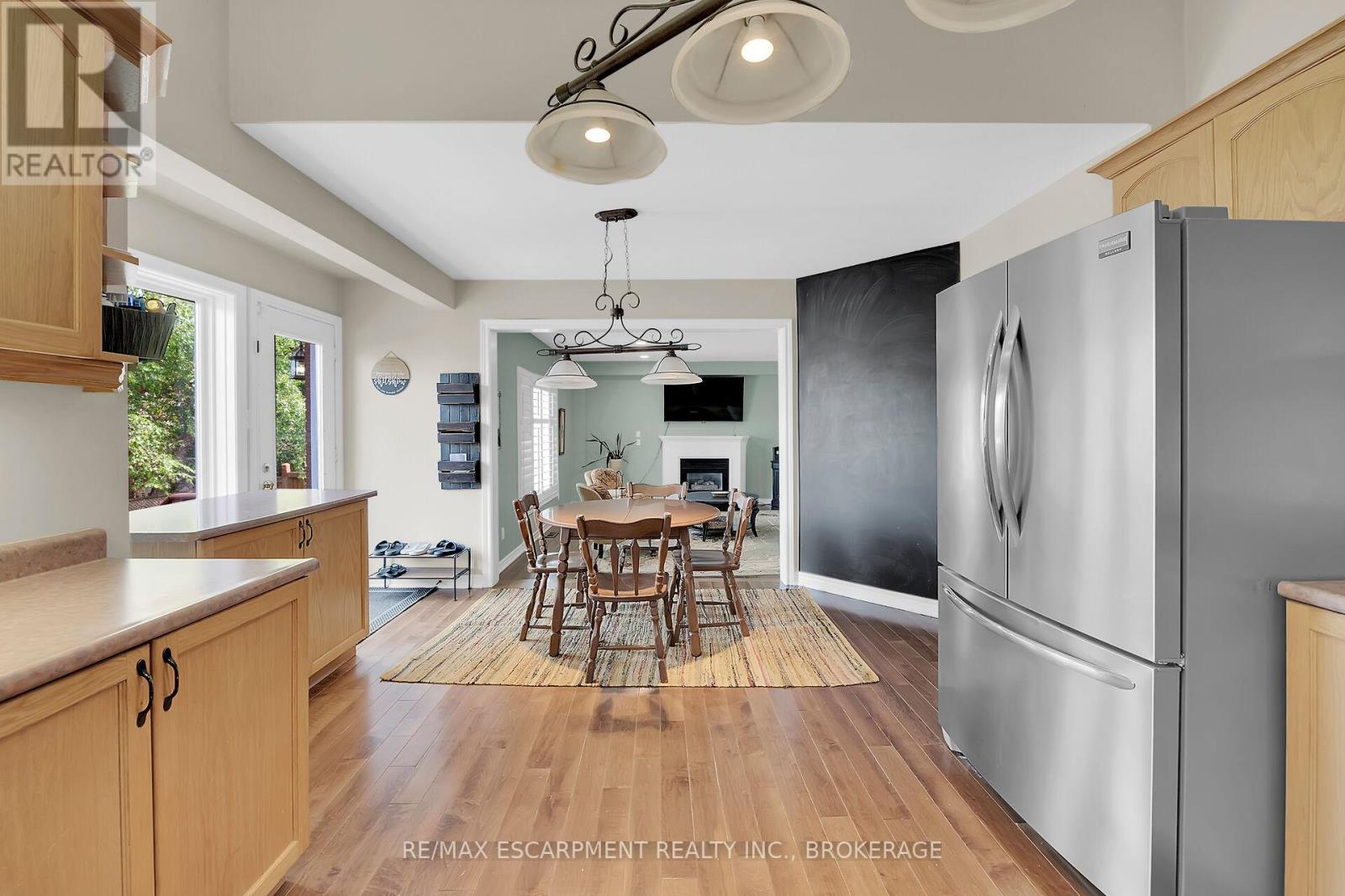 Photo 20 of 119 Dorchester Drive, Grimsby ON