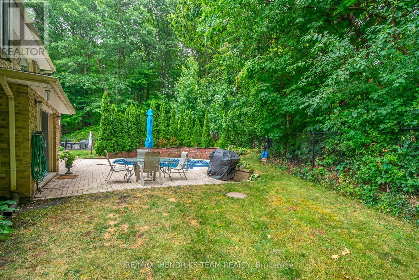 Photo 10 of 8 Sunhaven Court, Hamilton ON