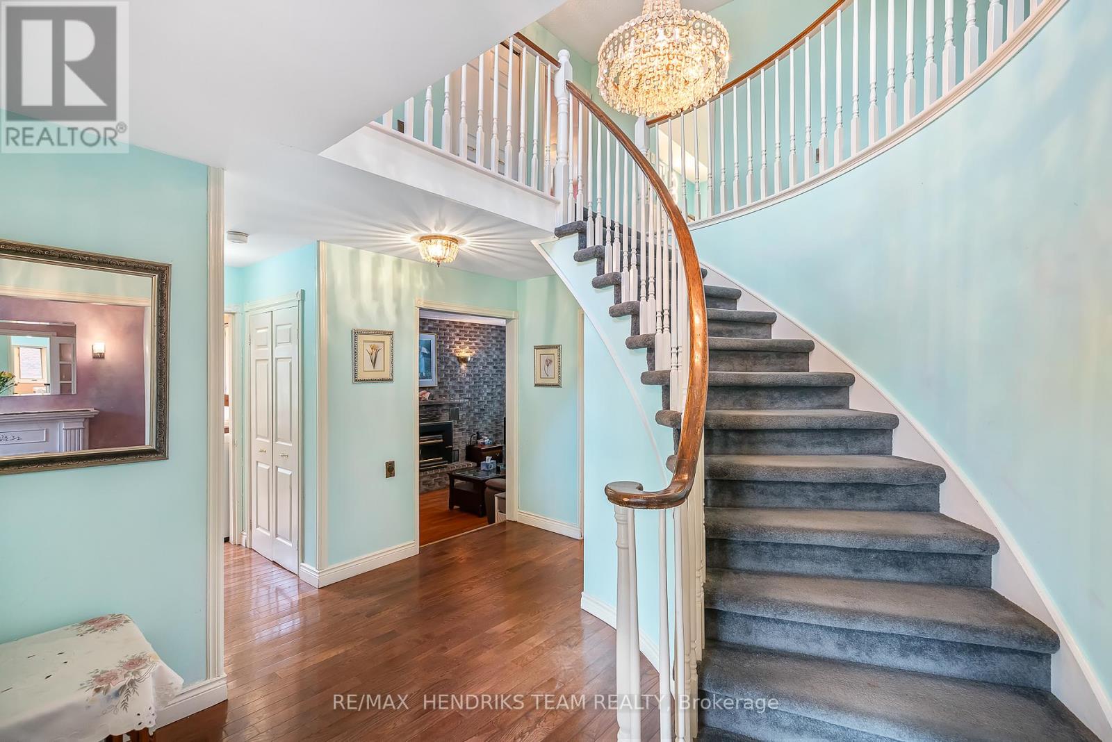 Photo 12 of 8 Sunhaven Court, Hamilton ON