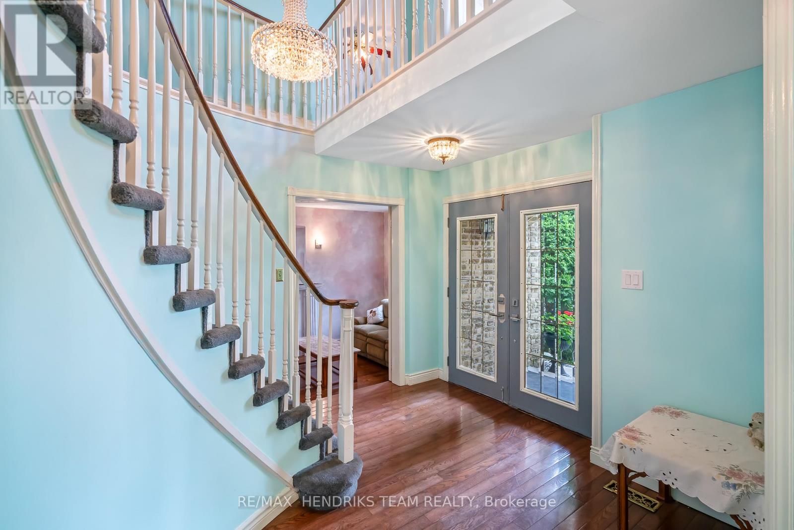 Photo 13 of 8 Sunhaven Court, Hamilton ON