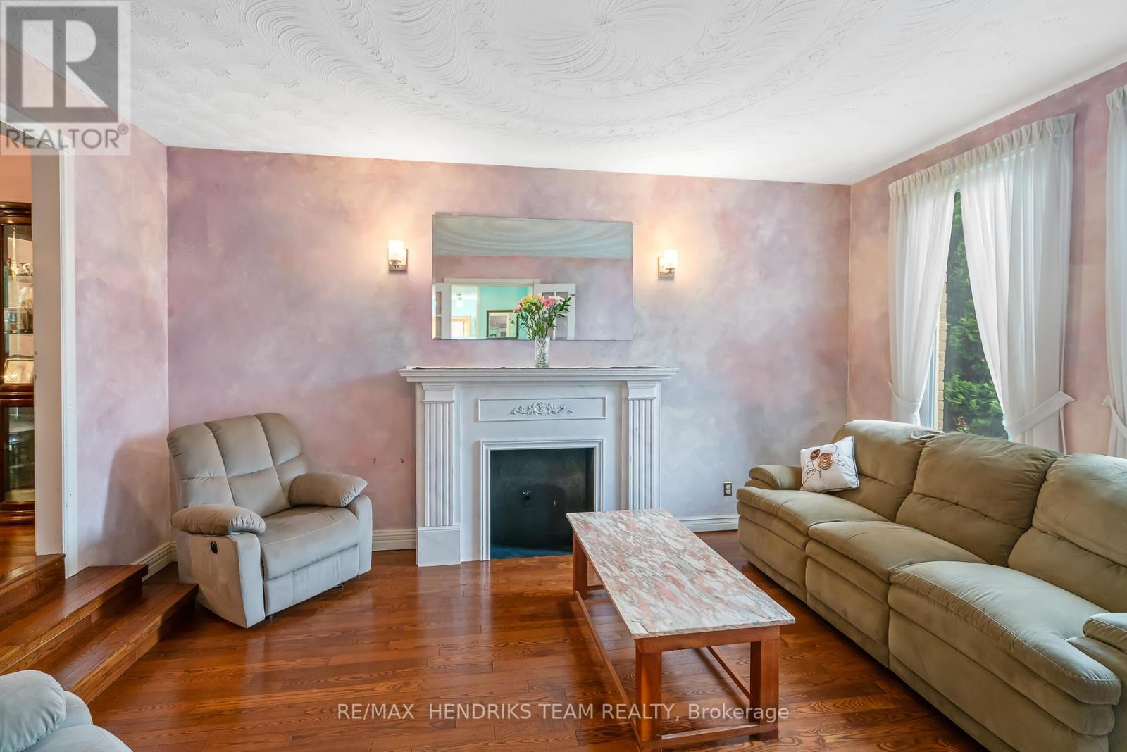 Photo 14 of 8 Sunhaven Court, Hamilton ON