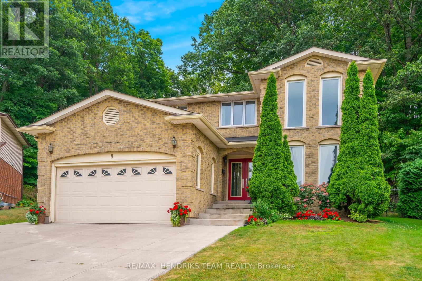 Photo 2 of 8 Sunhaven Court, Hamilton ON