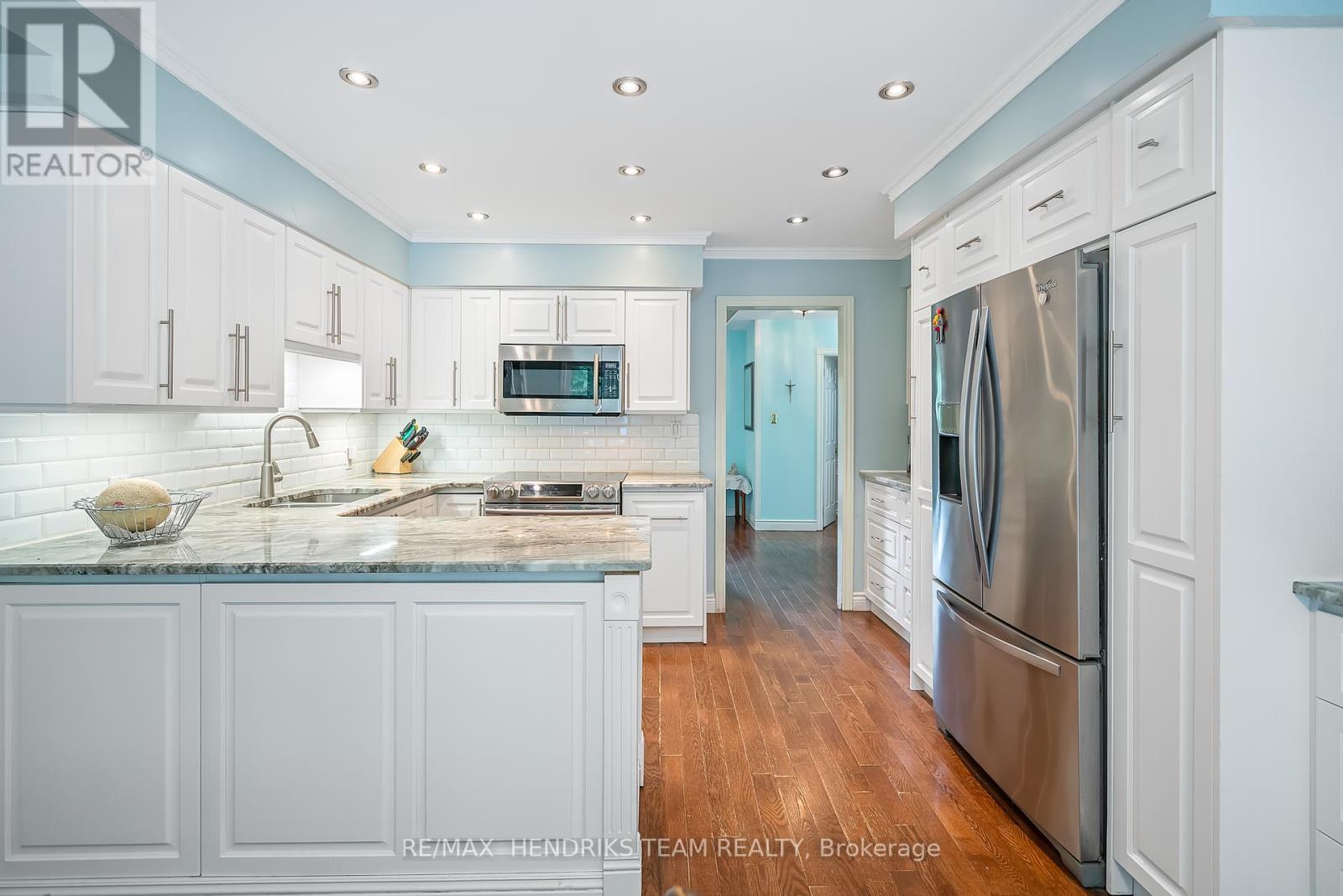 Photo 20 of 8 Sunhaven Court, Hamilton ON