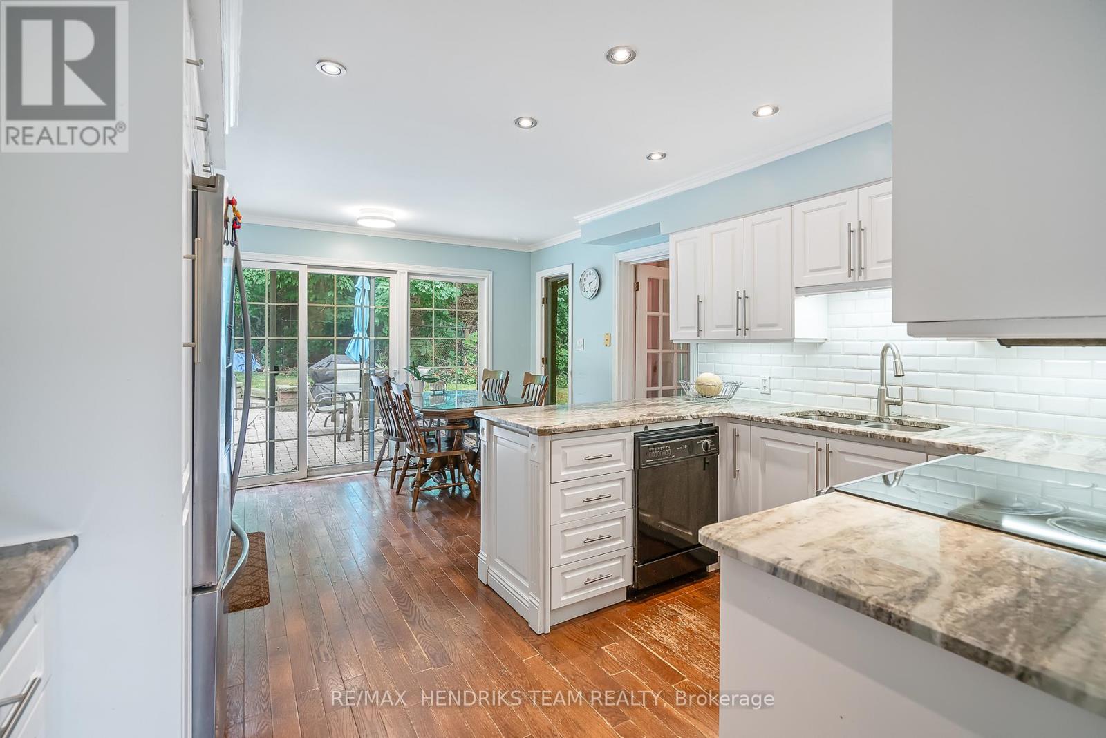 Photo 23 of 8 Sunhaven Court, Hamilton ON