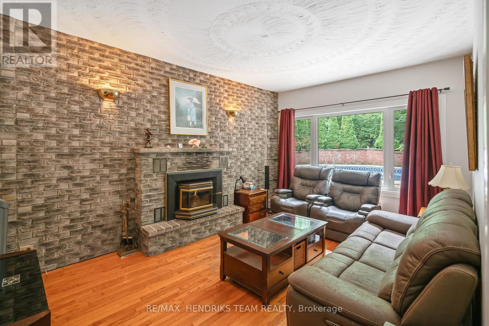 Photo 24 of 8 Sunhaven Court, Hamilton ON