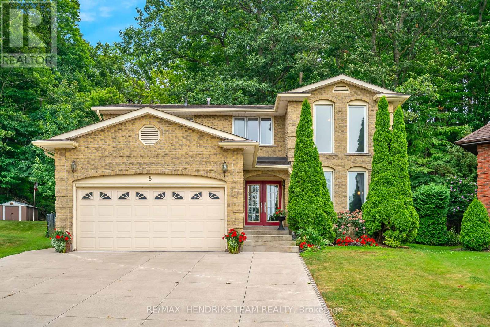Photo 3 of 8 Sunhaven Court, Hamilton ON