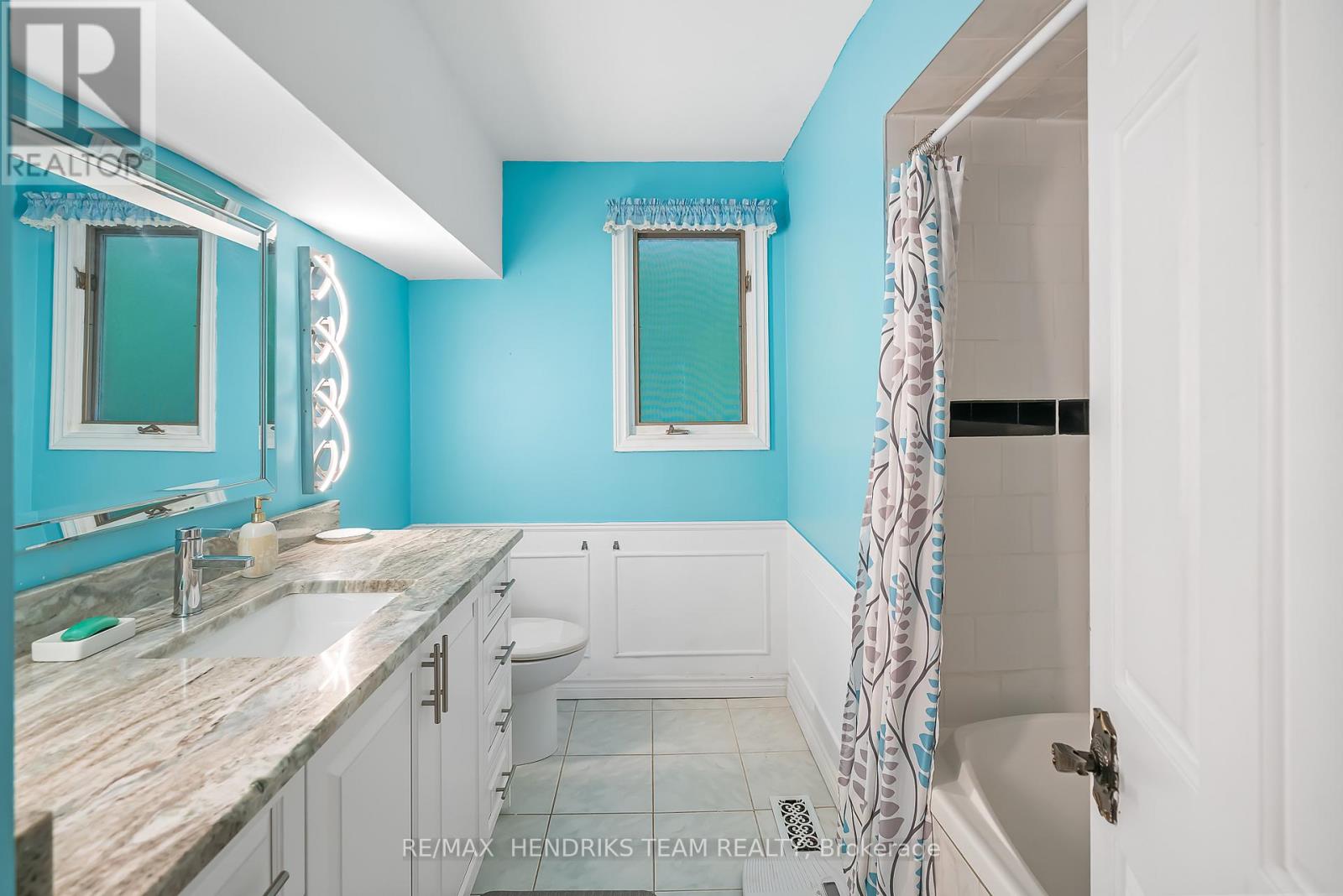 Photo 38 of 8 Sunhaven Court, Hamilton ON