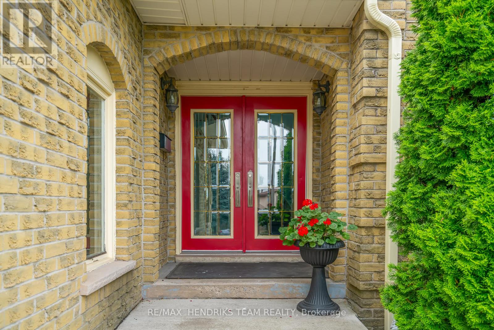 Photo 4 of 8 Sunhaven Court, Hamilton ON