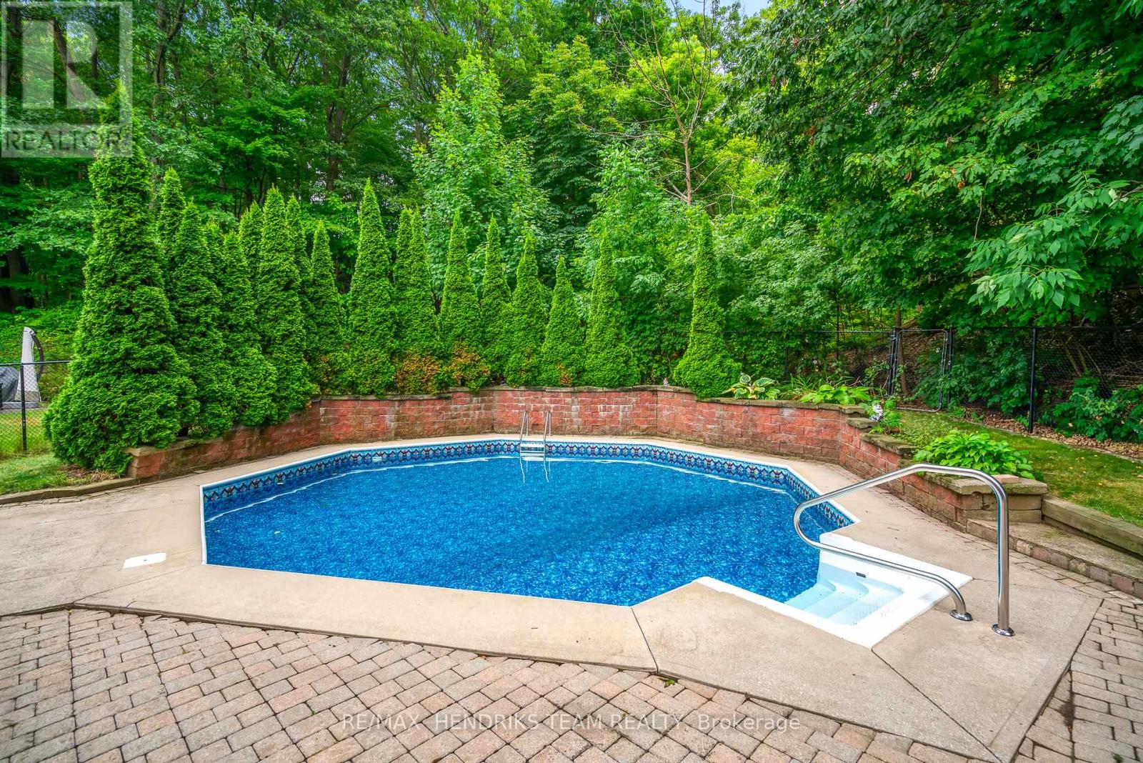 Photo 7 of 8 Sunhaven Court, Hamilton ON