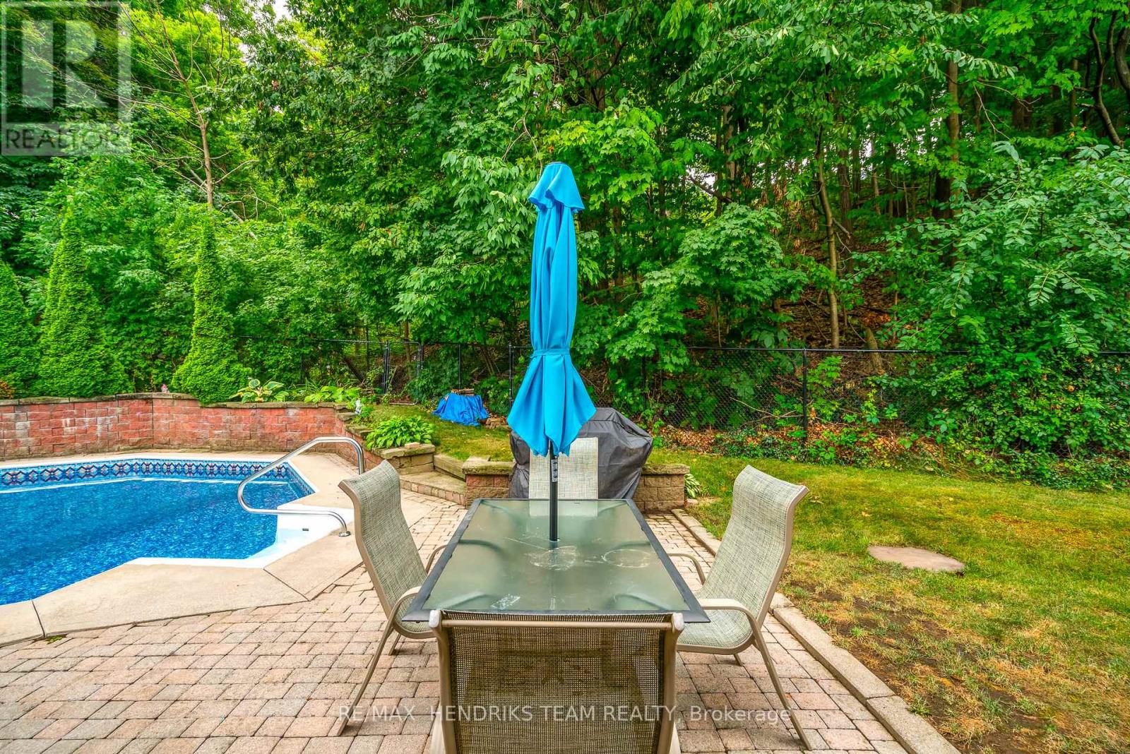 Photo 9 of 8 Sunhaven Court, Hamilton ON
