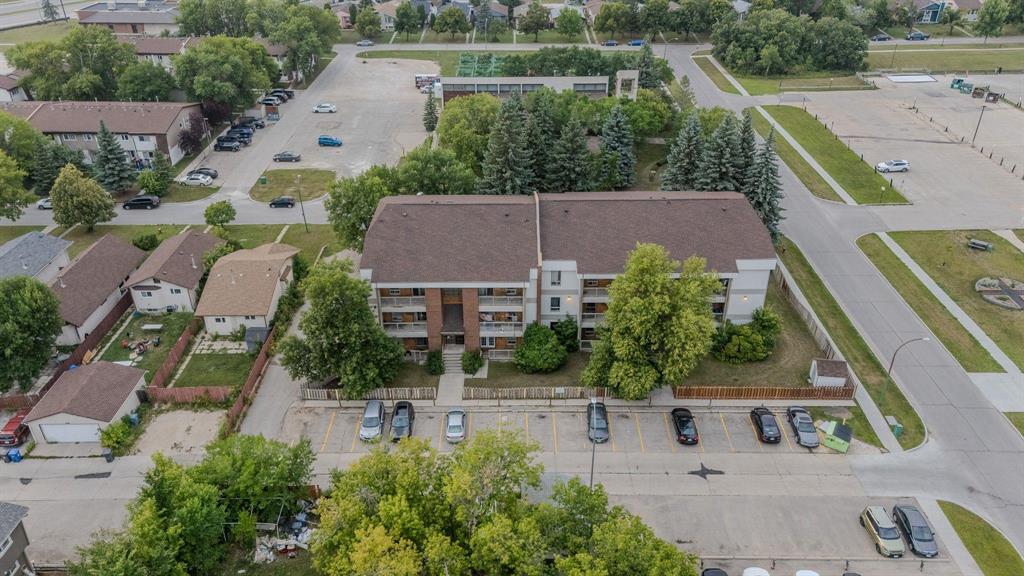 Photo 26 of 5 A 932 Summerside Avenue, Winnipeg MB