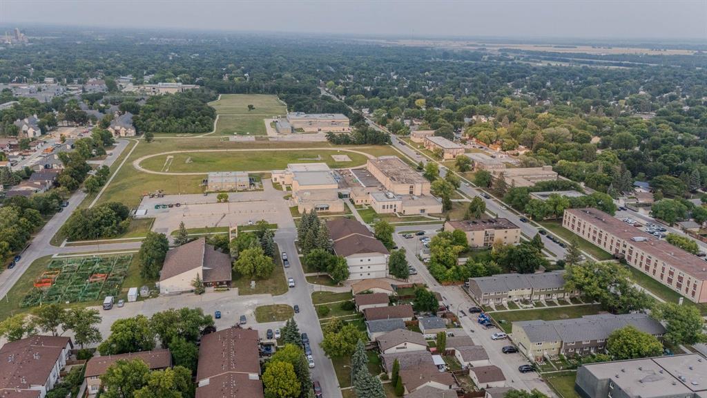 Photo 28 of 5 A 932 Summerside Avenue, Winnipeg MB