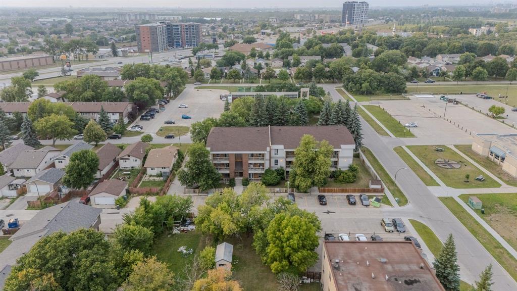 Photo 30 of 5 A 932 Summerside Avenue, Winnipeg MB