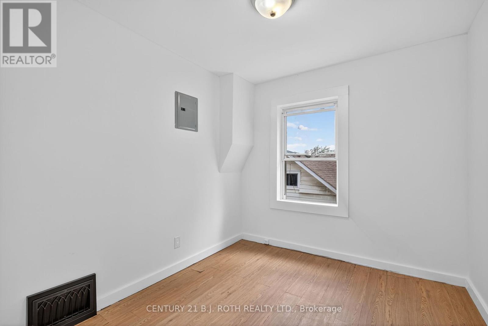 Photo 29 of 153 Laclie Street, Orillia ON