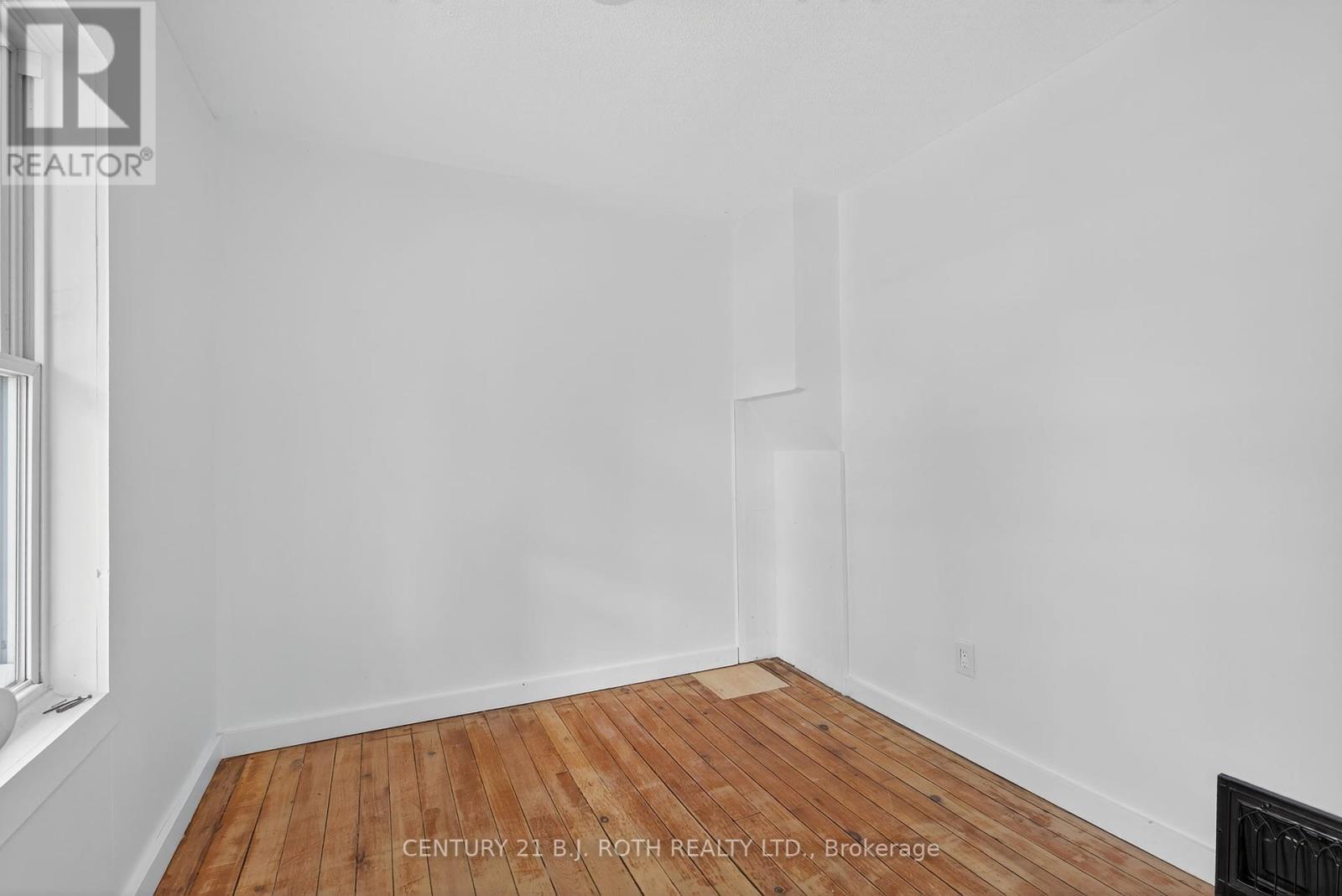 Photo 19 of 153 Laclie Street, Orillia ON